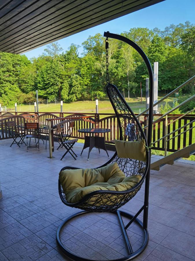 Hotelik Dworek Legnickie Pole 4Km Od Legnicy Extérieur photo